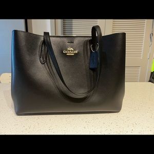 LARGE AVENUE CARRYALL (COACH F79988)